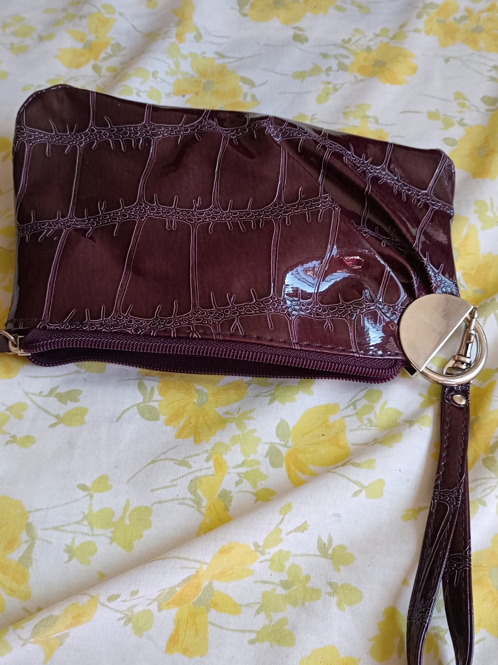 Women’s Croc-Embossed Wristlet Clutch - Deep Brown By Chateau
